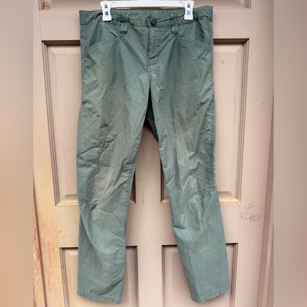 Patagonia Army Green Hiking or Travel Pants. Women’s 12